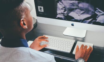 Comment combattre la fatigue oculaire engendrée par les écrans en 2023 ?