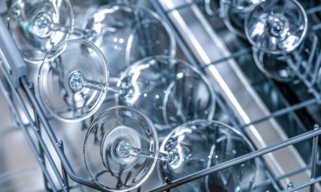 Comment nettoyer un lave-vaisselle en profondeur pour optimiser son efficacité ?