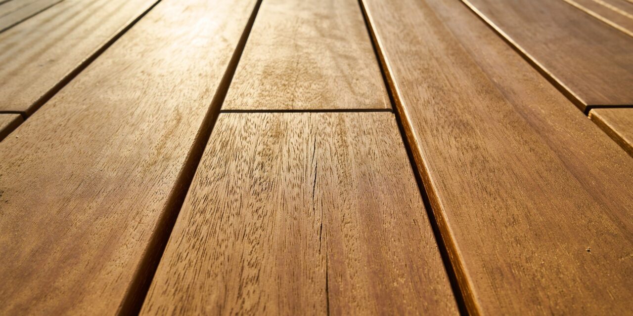 Comment entretenir un parquet massif au quotidien pour bien le conserver ?