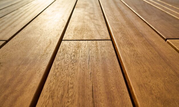 Comment entretenir un parquet massif au quotidien pour bien le conserver ?