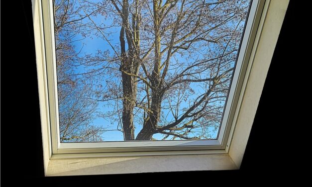 Faut-il une autorisation pour poser un velux ?