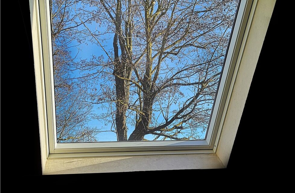 Faut-il une autorisation pour poser un velux ?