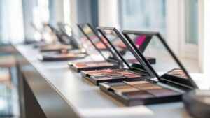 Les petites filles sont de plus en plus soucieuses de leur look, le maquillage pour les plus jeunes, est-ce un danger ?