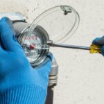 Comment enlever la vitre du compteur d'eau : les étapes à suivre