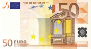 Billet de 50 euros en gros plan sur fond sombre, détails d'hologramme visibles
